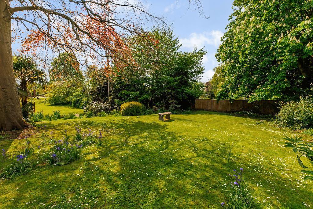 House in Gloucester - View 5