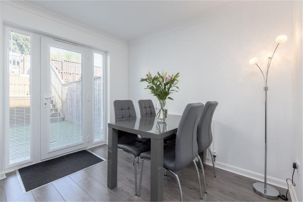 House in Edinburgh, Bughtlin, East Craigs - View 3