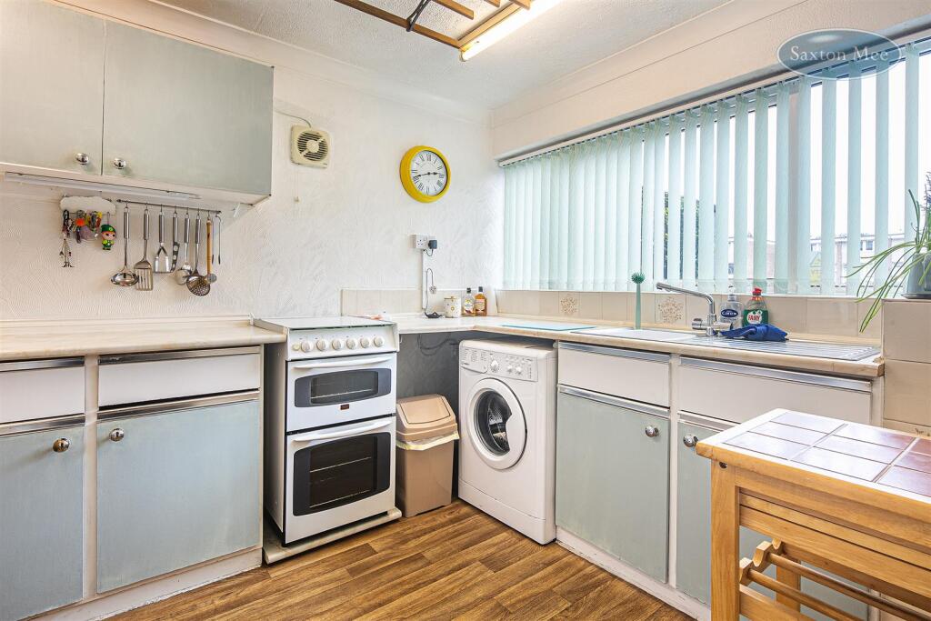 House in Sheffield, Winn Gardens, Wadsley - View 5