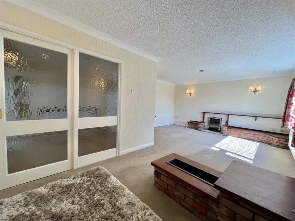 Fir Tree Crescent, Dukinfield photo 4