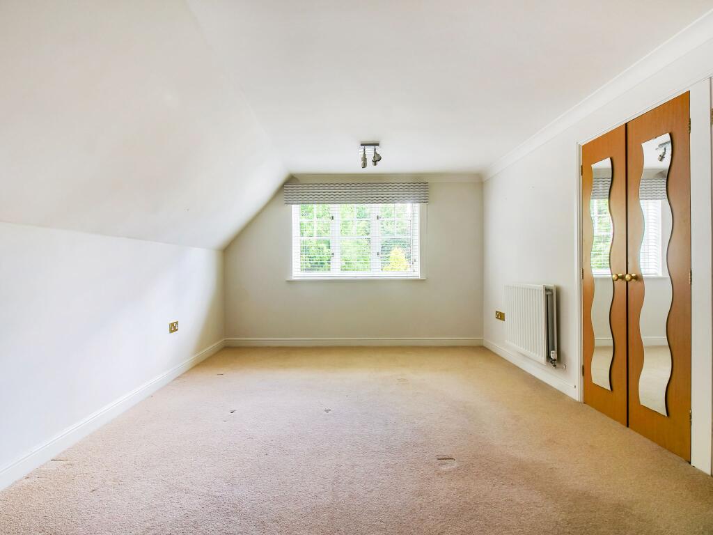 Hampton Lane, Solihull, B91 photo 5