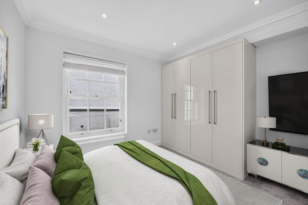 House in Richmond, Petersham - More