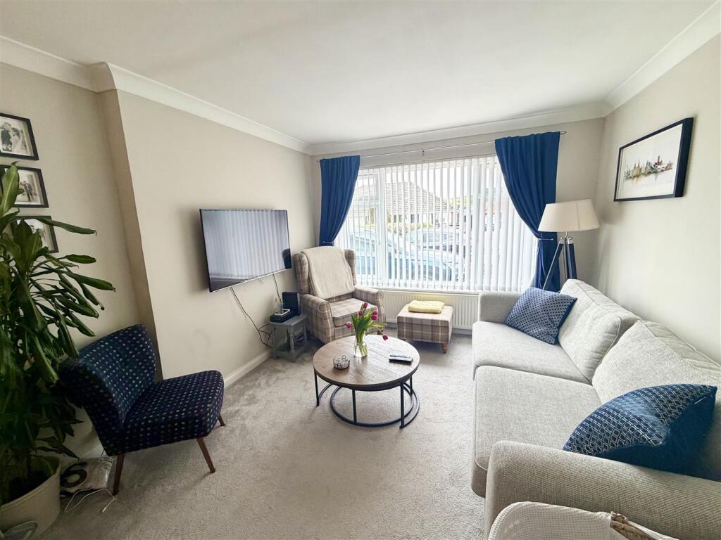House in Swindon, Wroughton - More