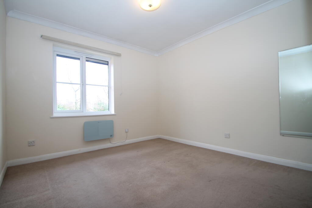 Apartment in Sutton - View 4