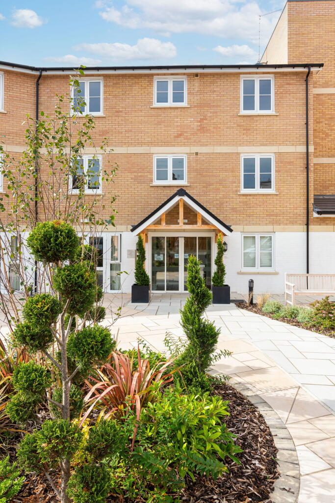 1-bed flat on Risbygate Street, Bury St Edmunds, £366,950