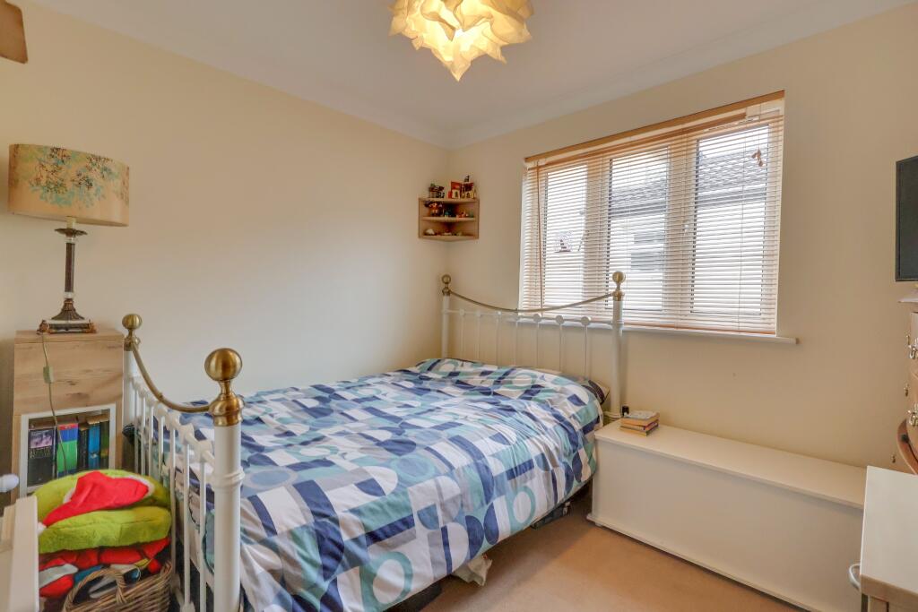 Apartment in Southampton, Waterside Park, Woolston - More