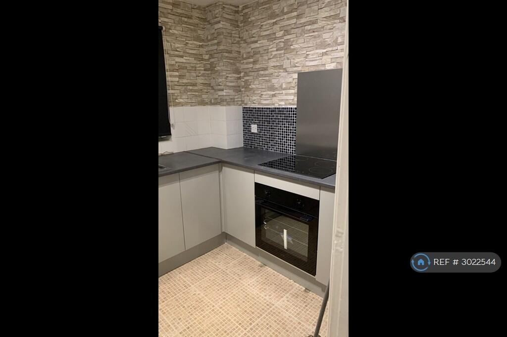 House in Cardiff, Bryncyn, Pentwyn - View 5