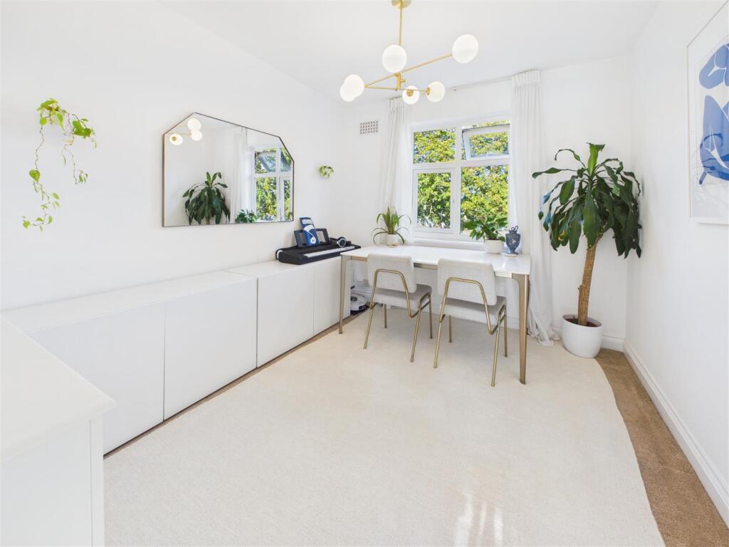 Apartment in Kingston upon Thames - View 4