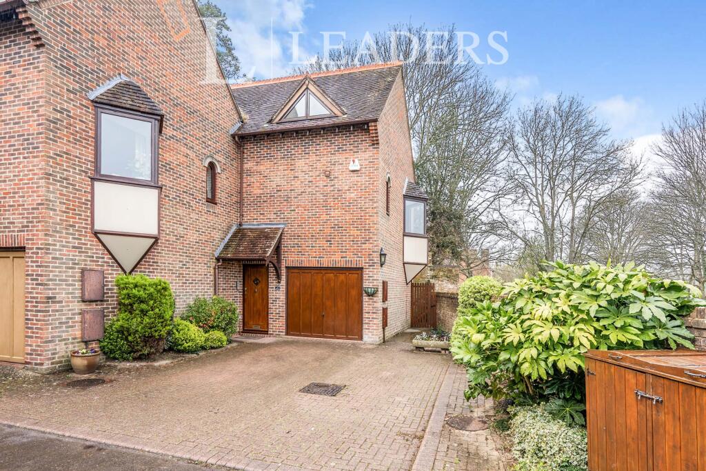 Main image of property: Palace Mews, Winchester Road, Bishops Waltham, SO32