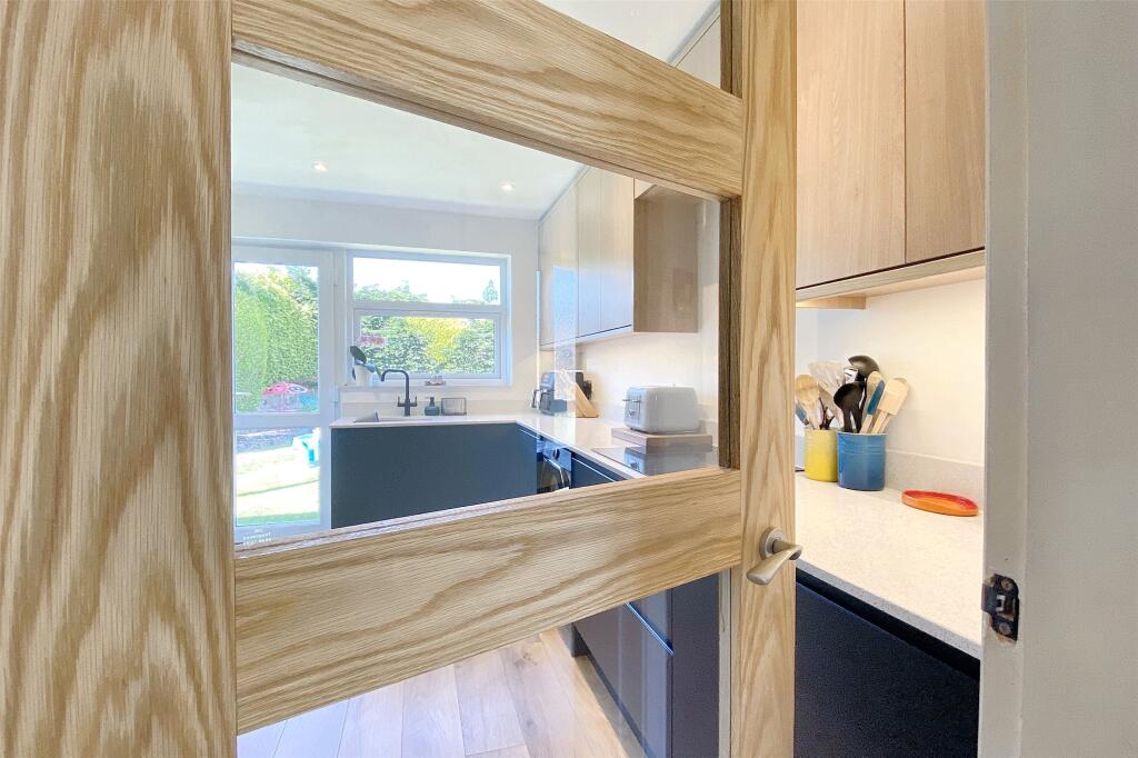 Coburg Close, West Buckland, Wellington, Somerset, TA21 photo 3