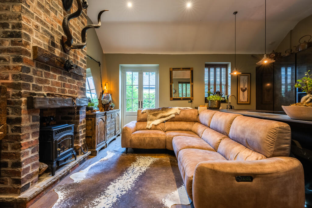 House in Worcester - More
