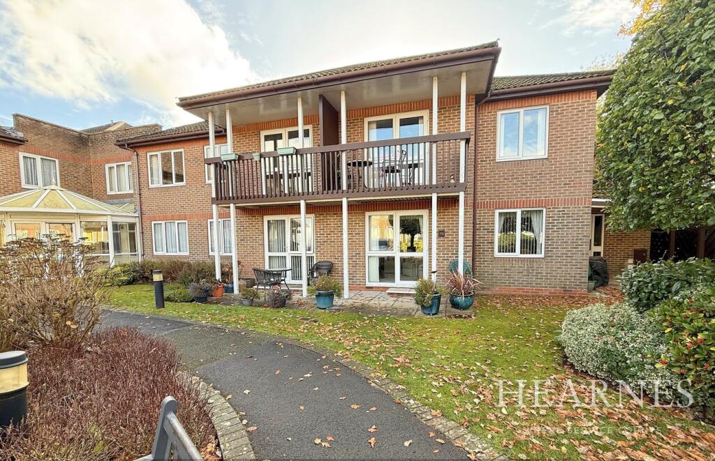 1-bed house on Fernlea Avenue, Ferndown, BH22, £130,000