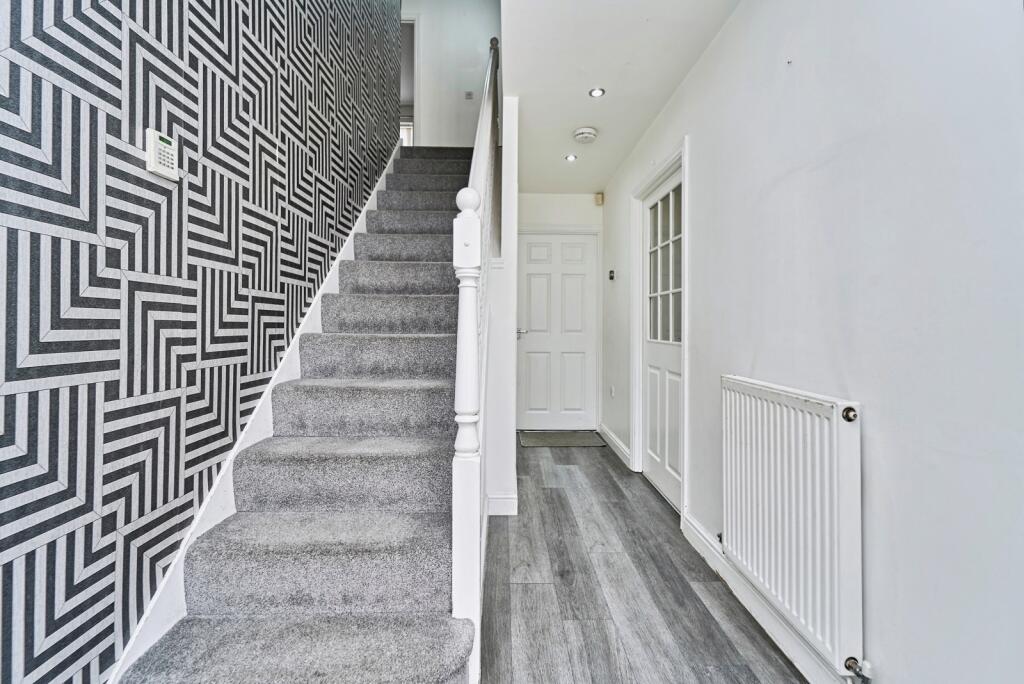 Ampleforth Drive, Willenhall, West Midlands, WV13 photo 2