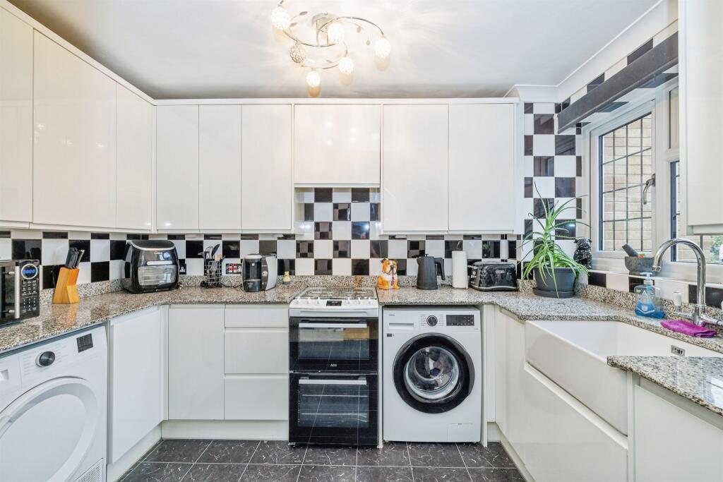 Clifton Way, Borehamwood photo 2