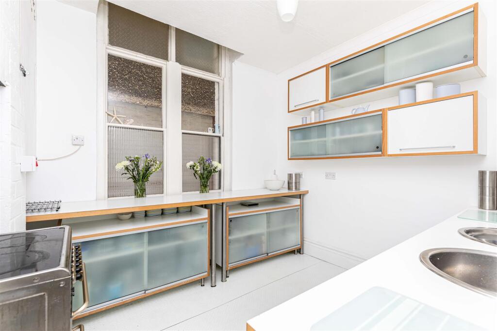 House in Christchurch, Iford, Bournemouth - View 2
