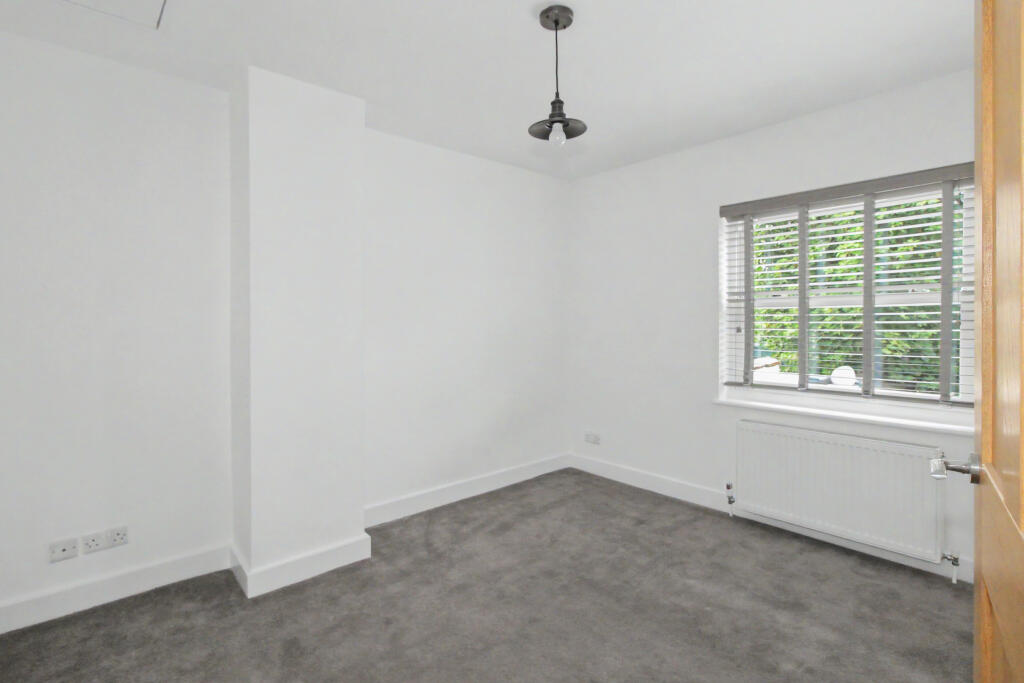 House in Kingston upon Thames - More