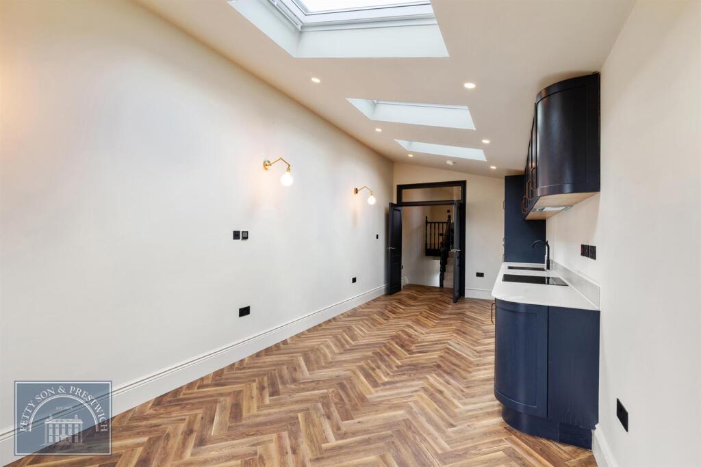 Apartment in London, Wanstead - More