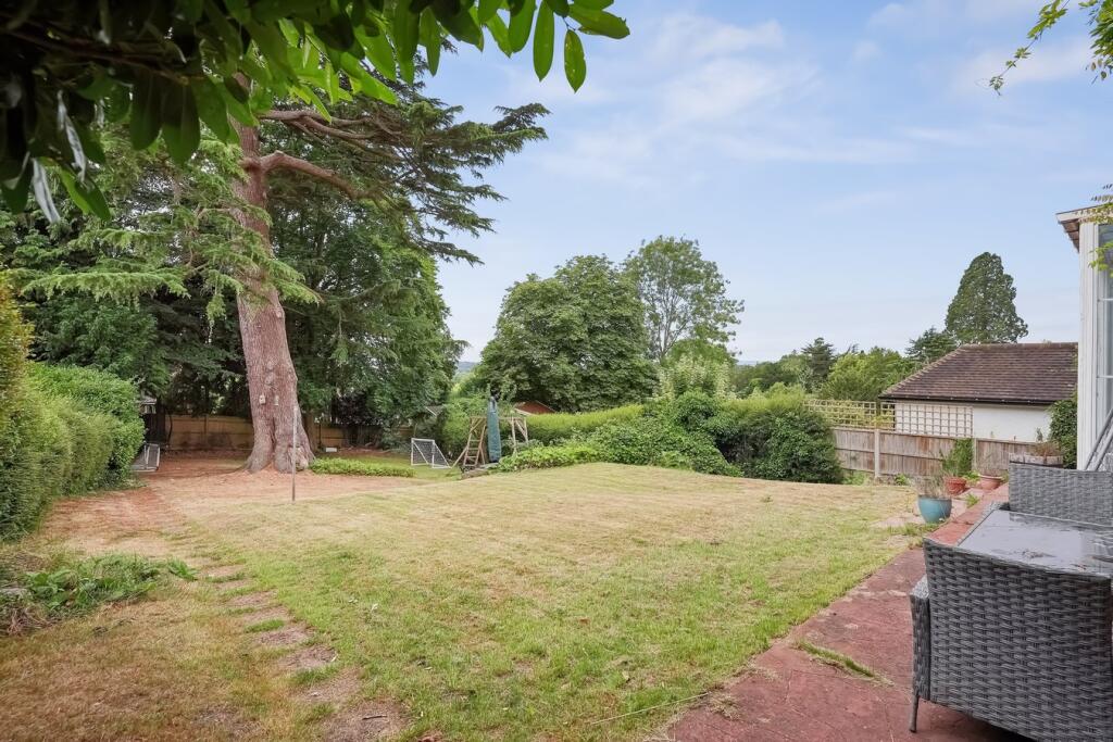 Raglan Road, Reigate, RH2 photo 2
