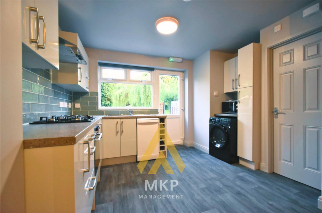 5 bedroom terraced house for rent
