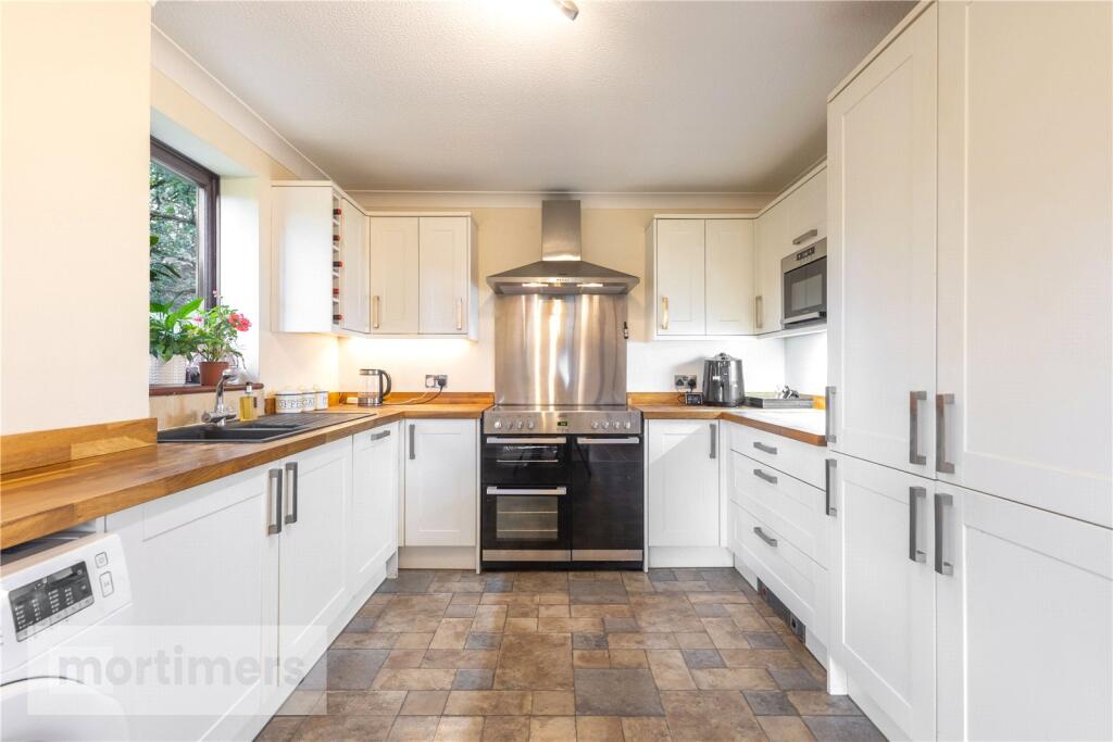 Kestrel Drive, Darwen, Lancashire, BB3 photo 3