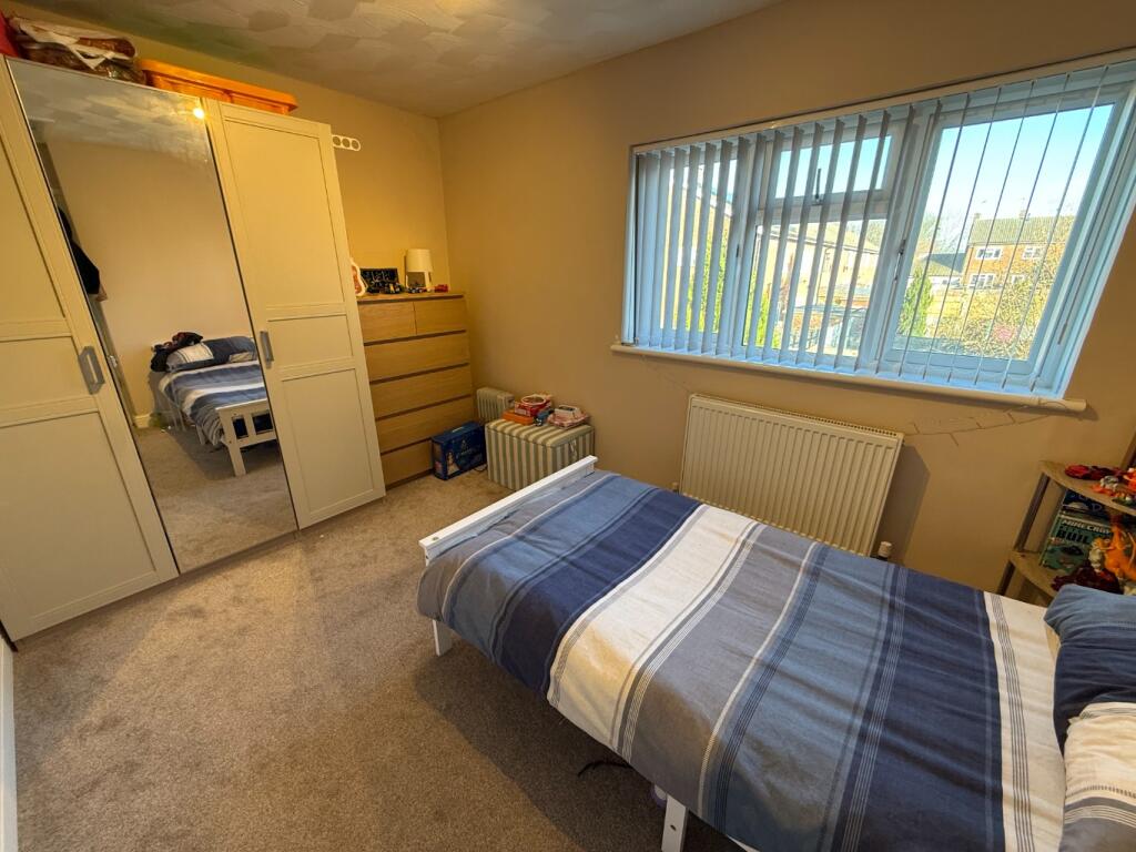 House in Houghton Regis, Central Bedfordshire - View 5