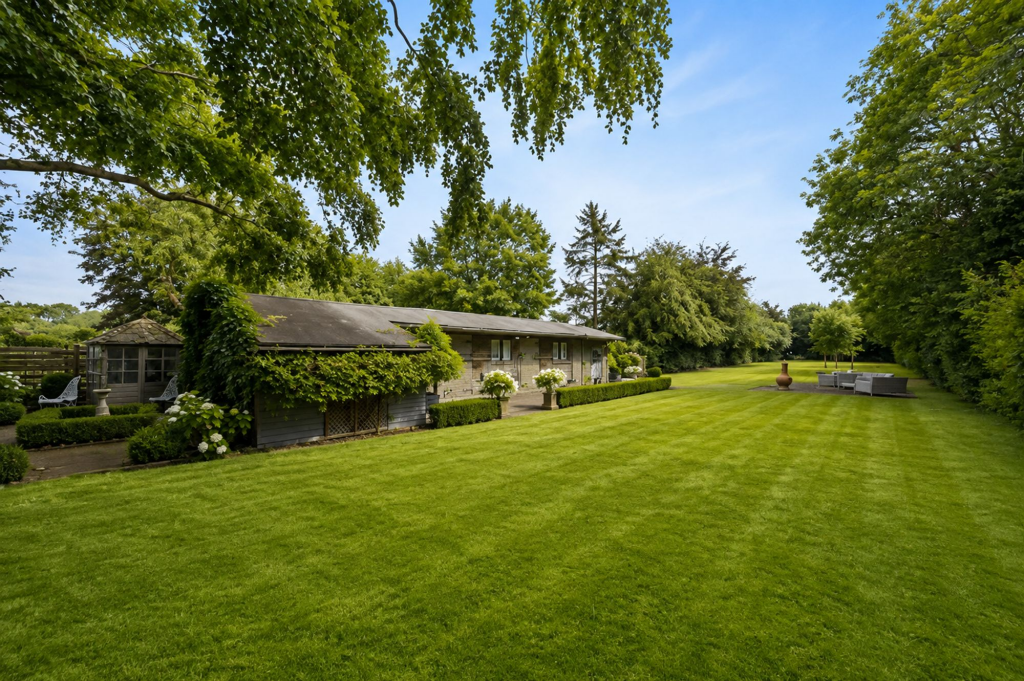 House in Dudley - View 3