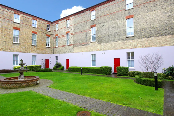 2-bed flat on Mallard Road, Abbots Langley, WD5, £285,000