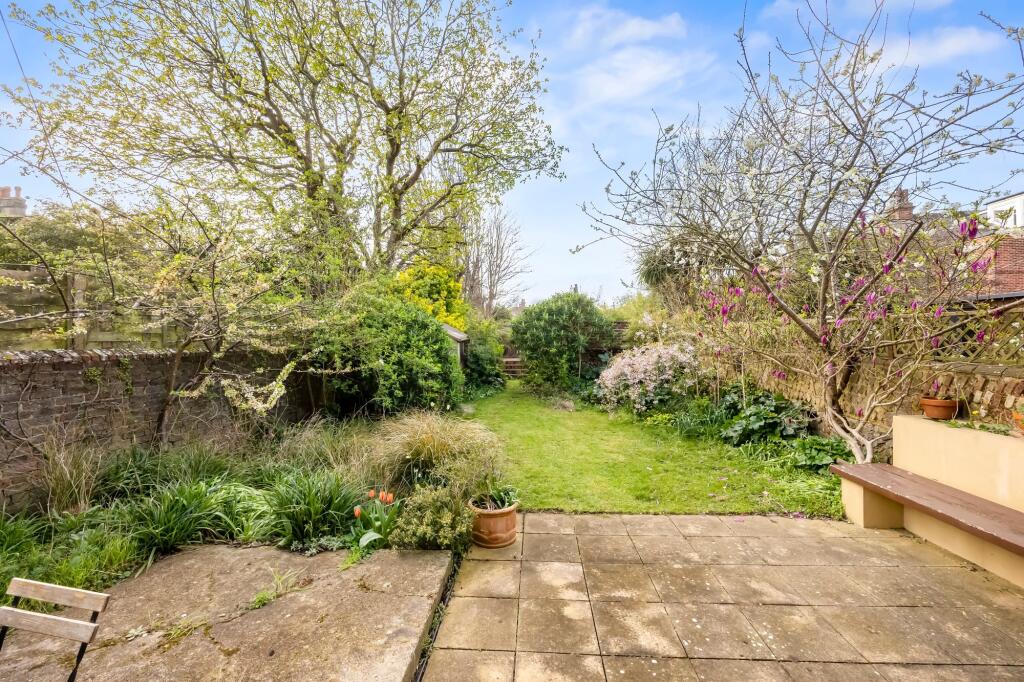 Apartment in Hove, Brighton and Hove - View 4