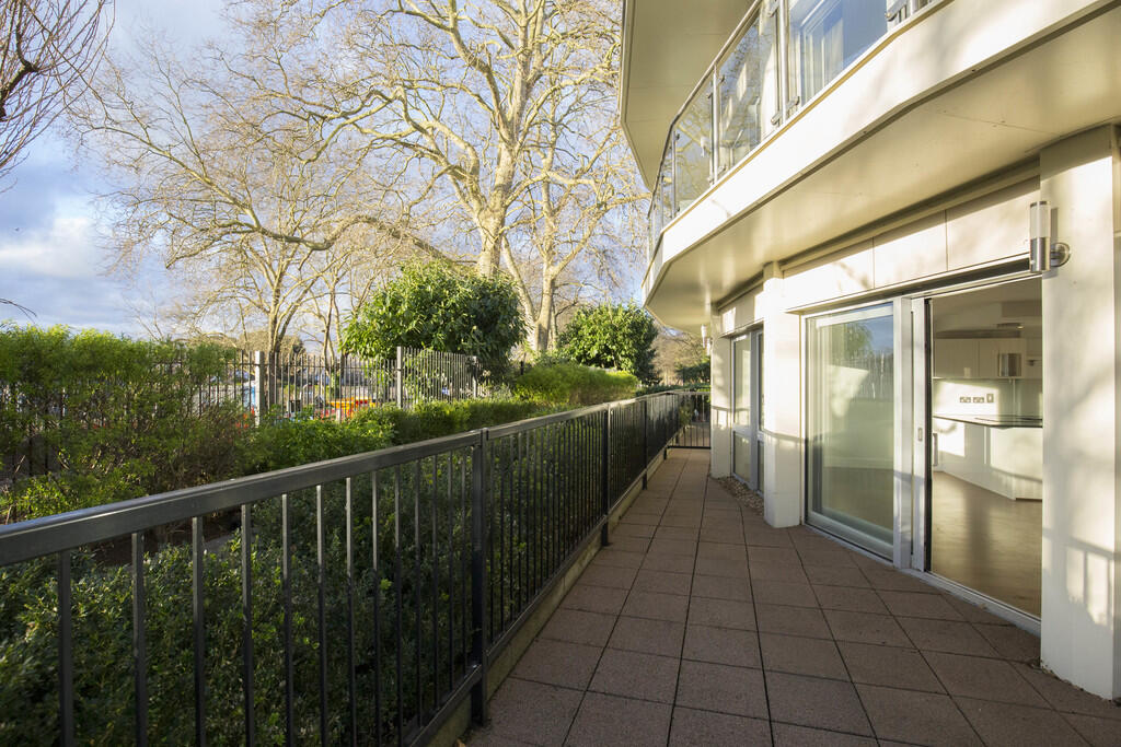 Apartment in London, Royal Borough of Kingston upon Thames - View 2