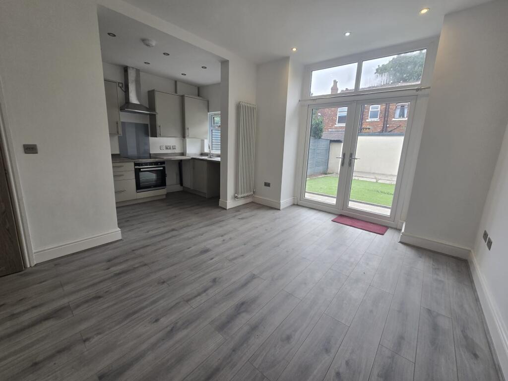 House in Manchester, Old Trafford - More