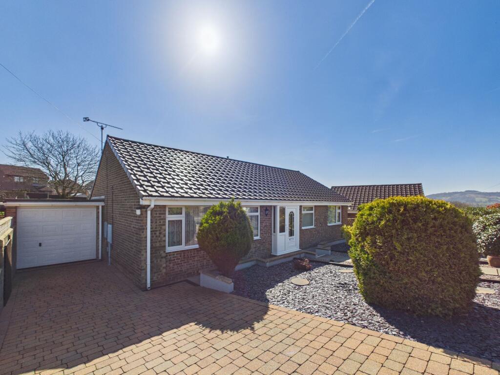 3-bed detached on Mooredge Drive, Matlock, DE4, £415,000