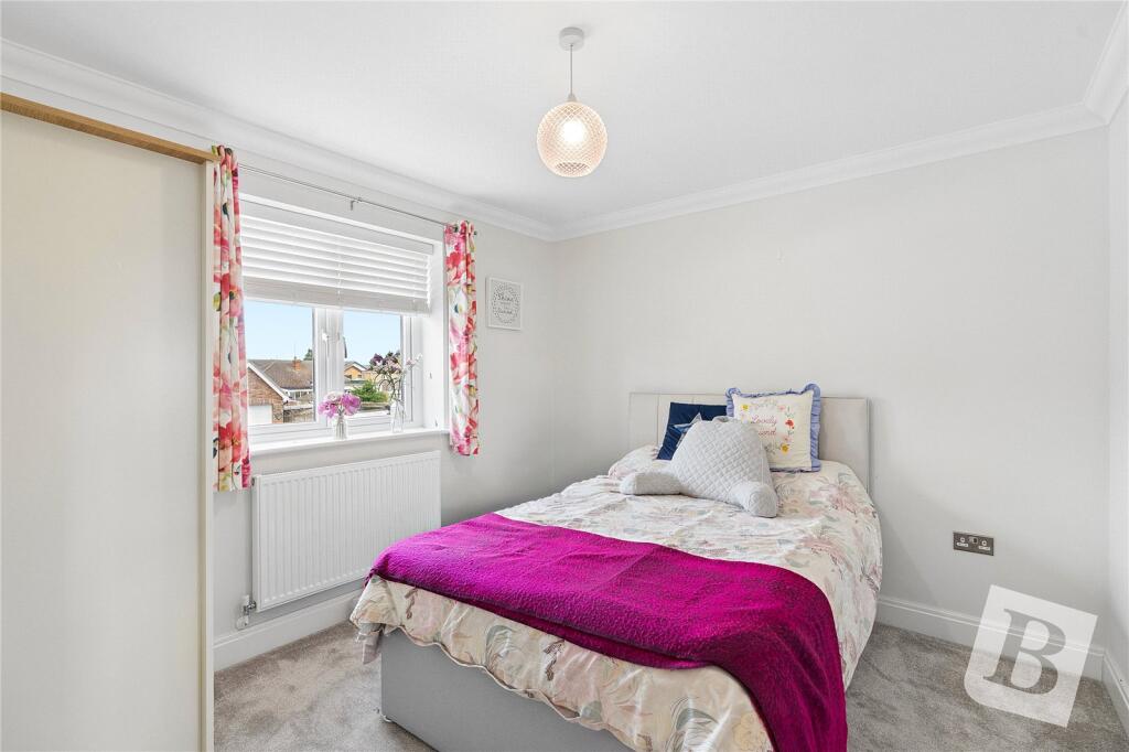House in Southend-on-Sea - More