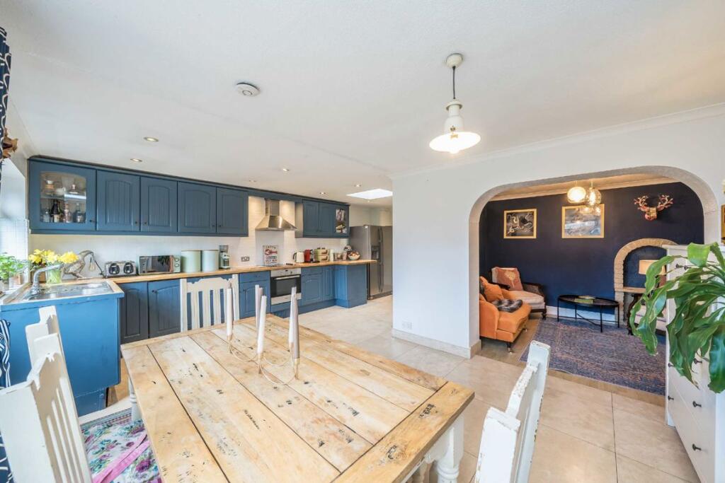 Hawthorn Way, Shepperton - View 3