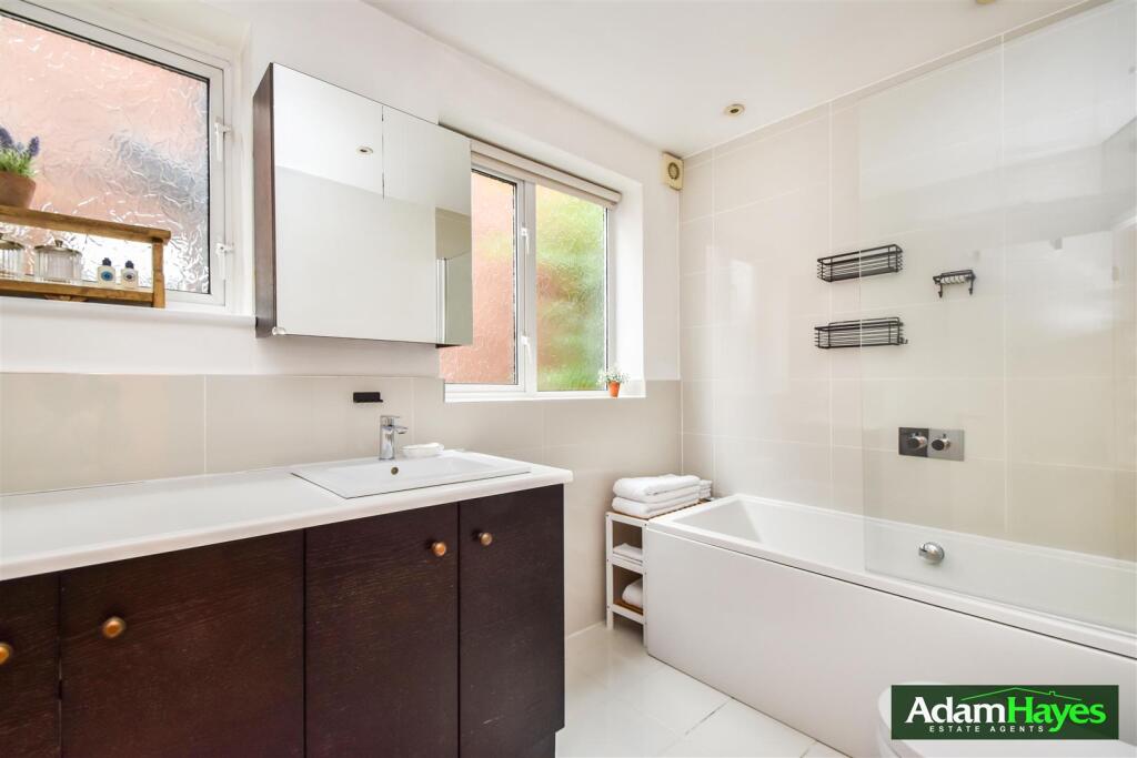 Apartment in London - More