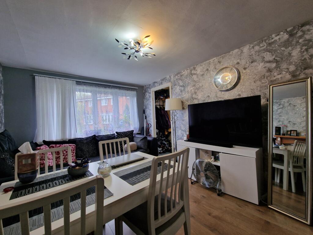 Warmley Close, Wolverhampton, WV6 photo 4