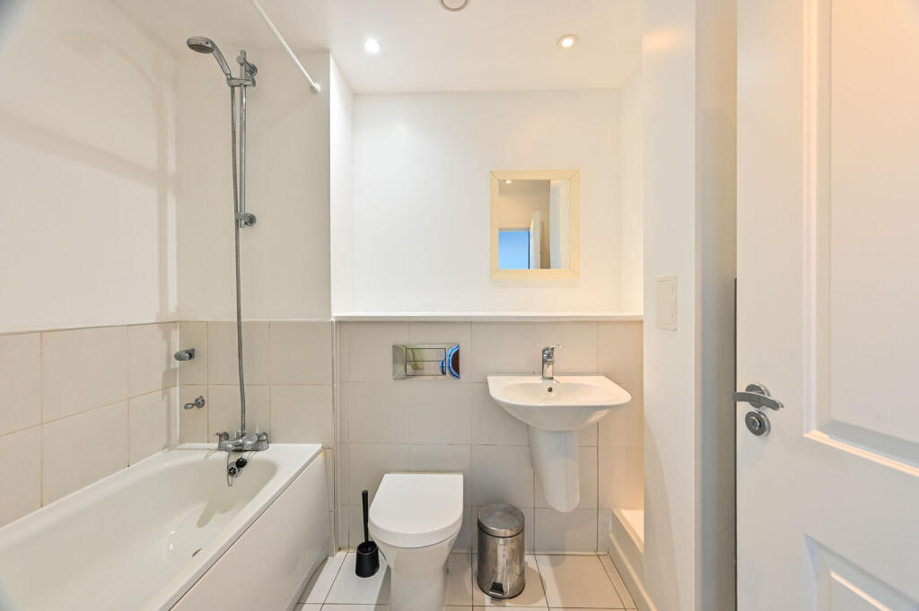 Apartment in London - View 5