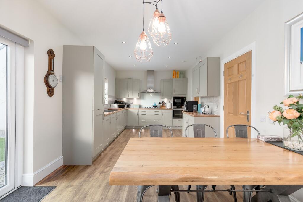 House in East Calder, Calderwood - View 3