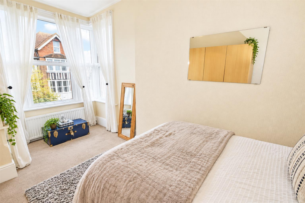 Apartment in Bexhill-on-Sea, Central - View 4