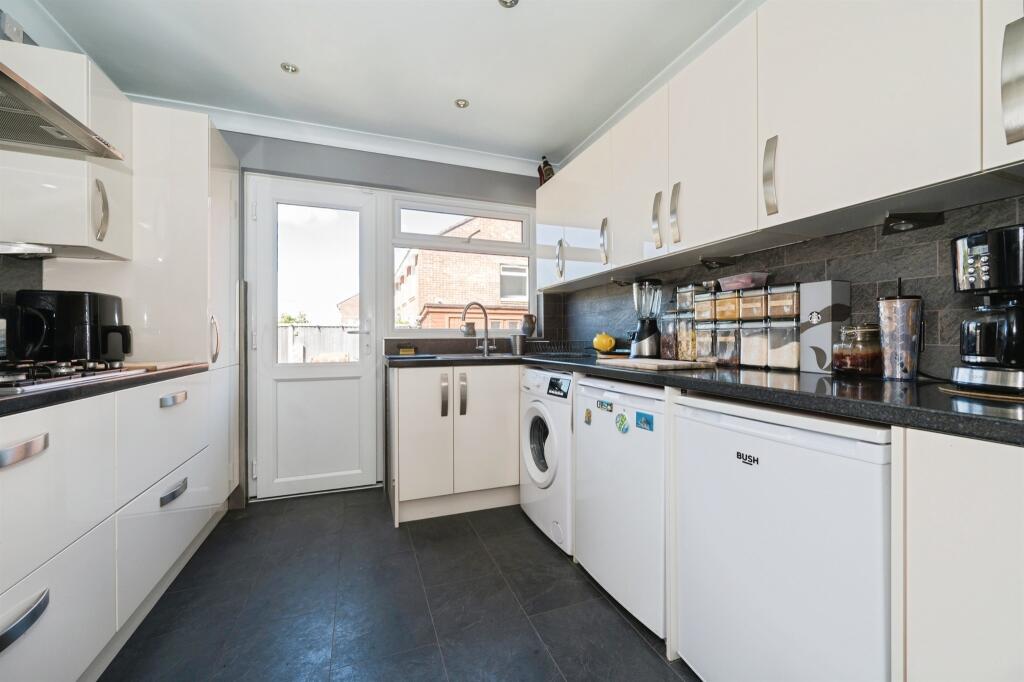 House in Eastleigh, Fair Oak and Horton Heath - View 4