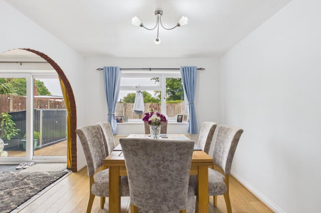 House in White Waltham, Windsor and Maidenhead - View 4