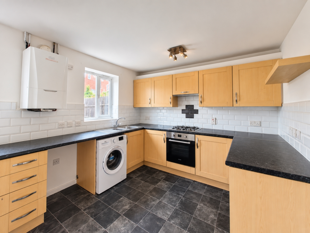 Larch Gardens, Bilston, WV14 photo 4