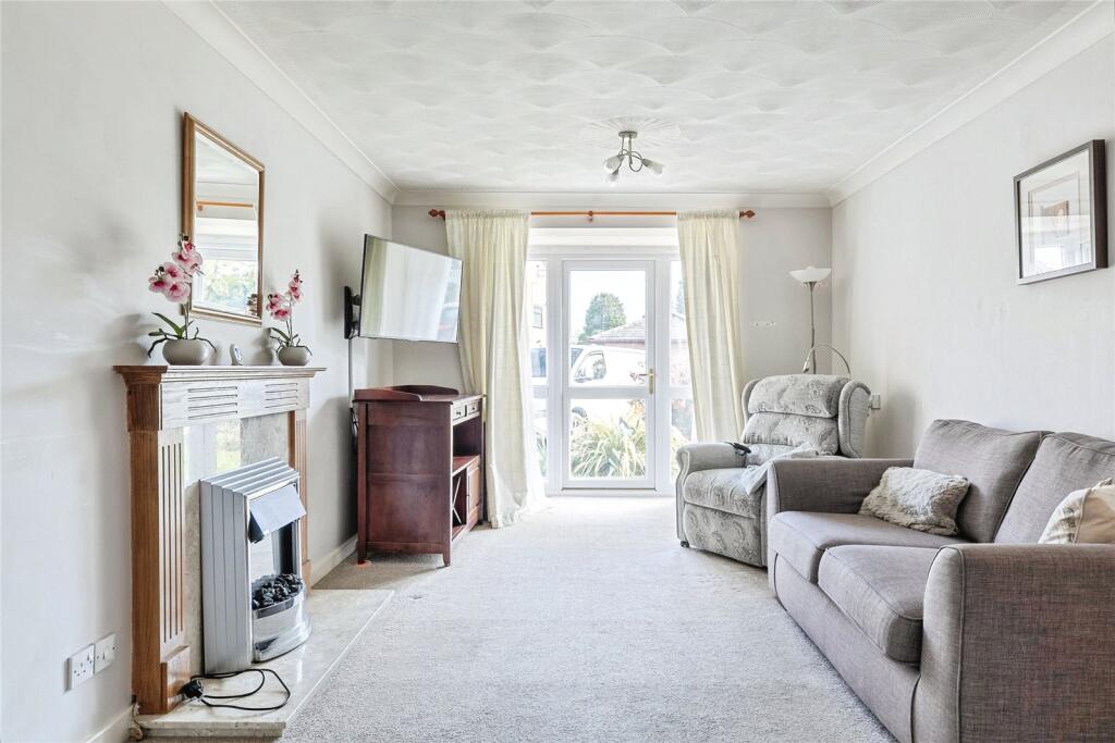 2-bed flat on Ashleigh Court, Warboys, £135,000