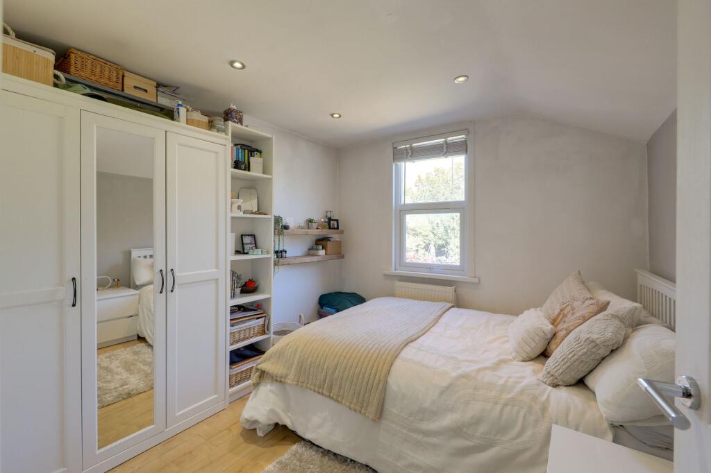 Apartment in London - More