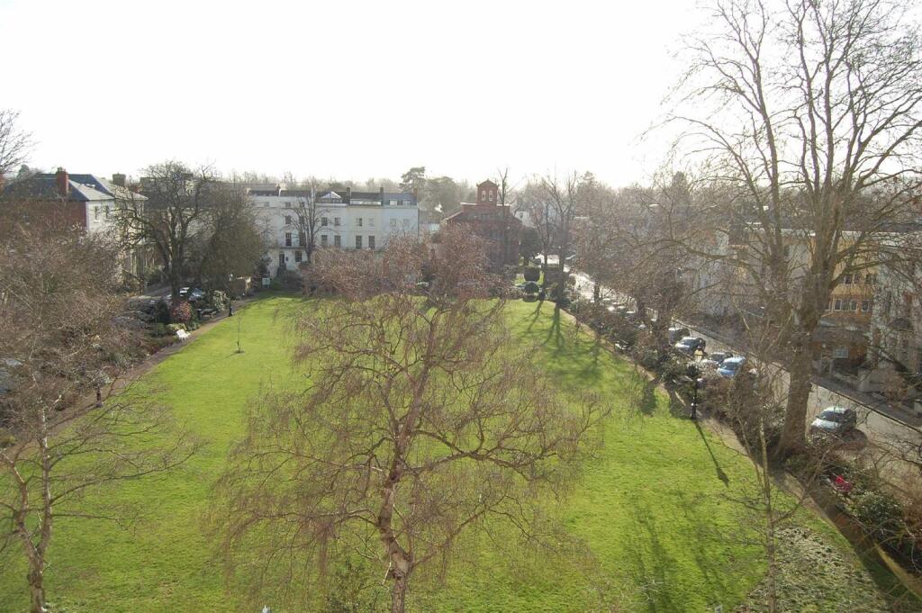 Apartment in Gloucester - View 5