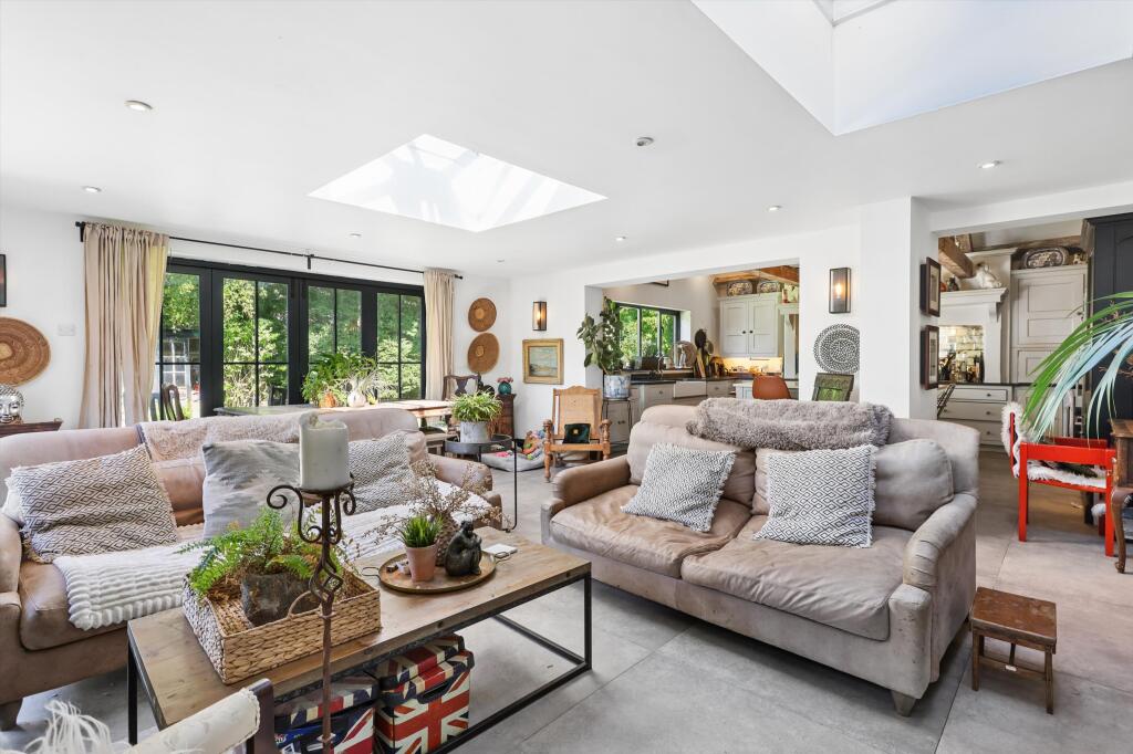 Drakes Close, Esher, Surrey, KT10 – pohled 4
