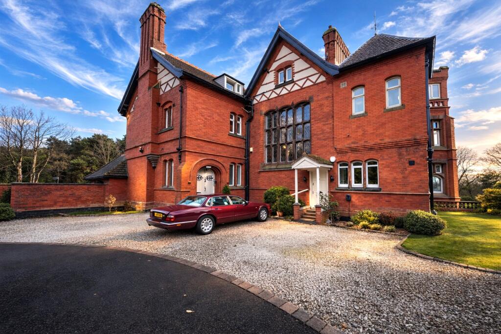 Main image of property: Vyner Road South, Prenton, Merseyside, CH43