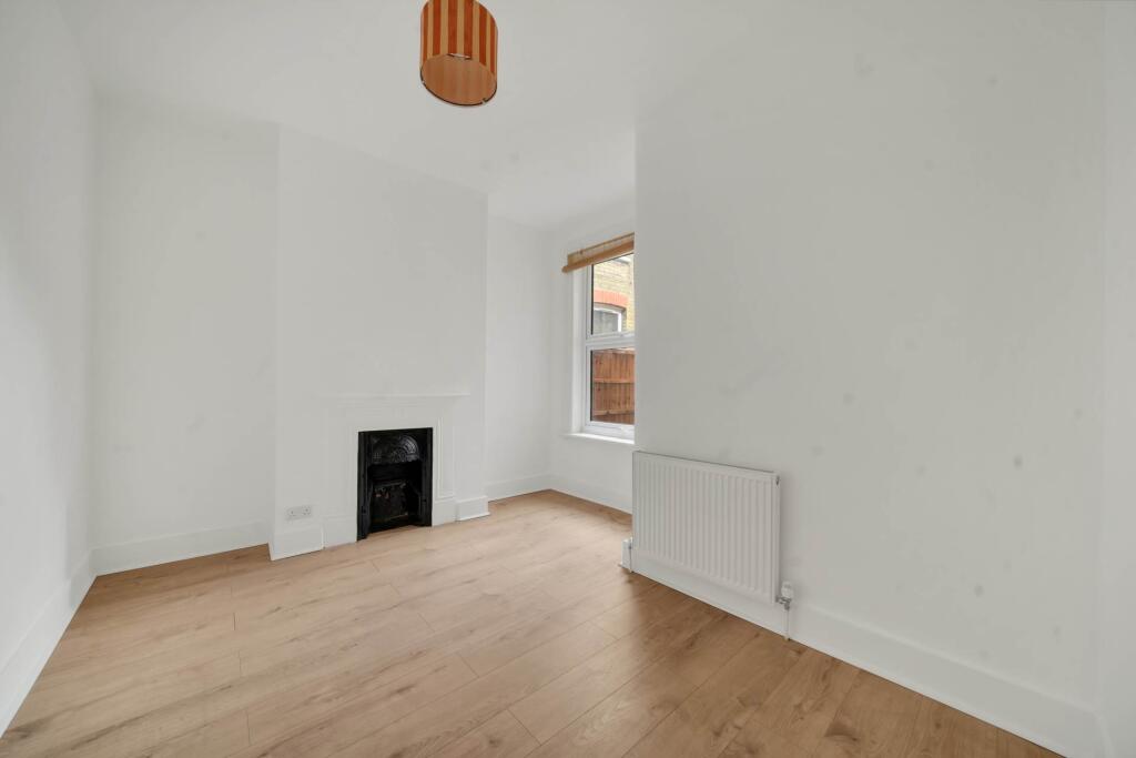 Apartment in London - More
