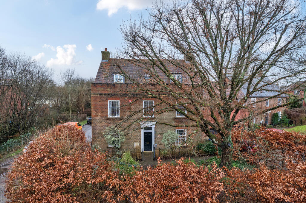 Main image of property: The Willows, Billingshurst, RH14