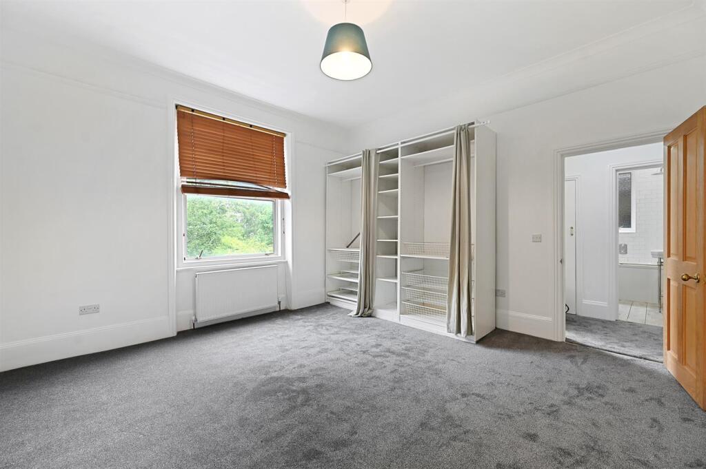 Apartment in London - More