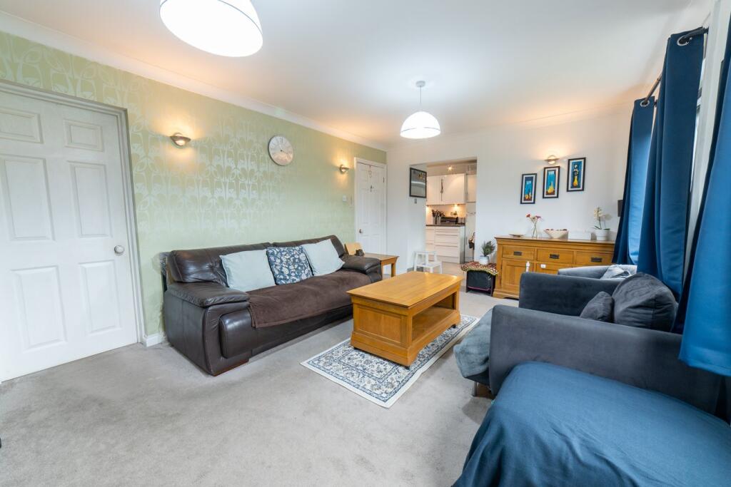 Kingsclere Drive, Bishops Cleeve, Cheltenham, GL52 photo 4